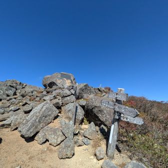 →白石スキー場
奥に不忘の碑