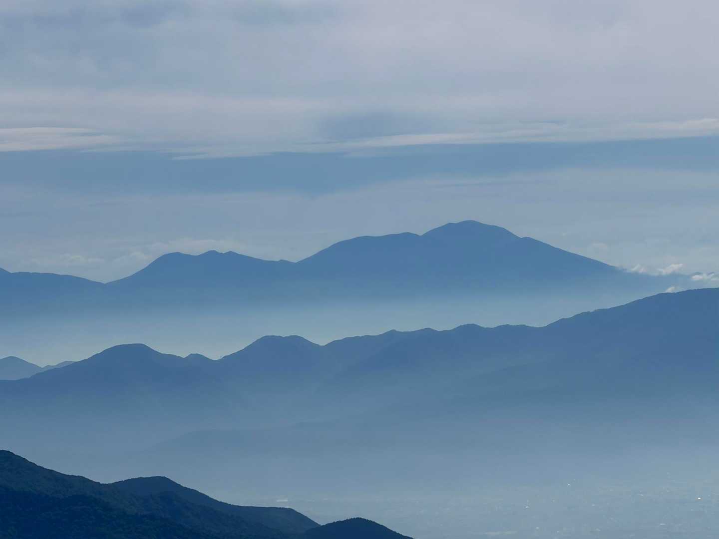 少し登ると更に水墨浅間
