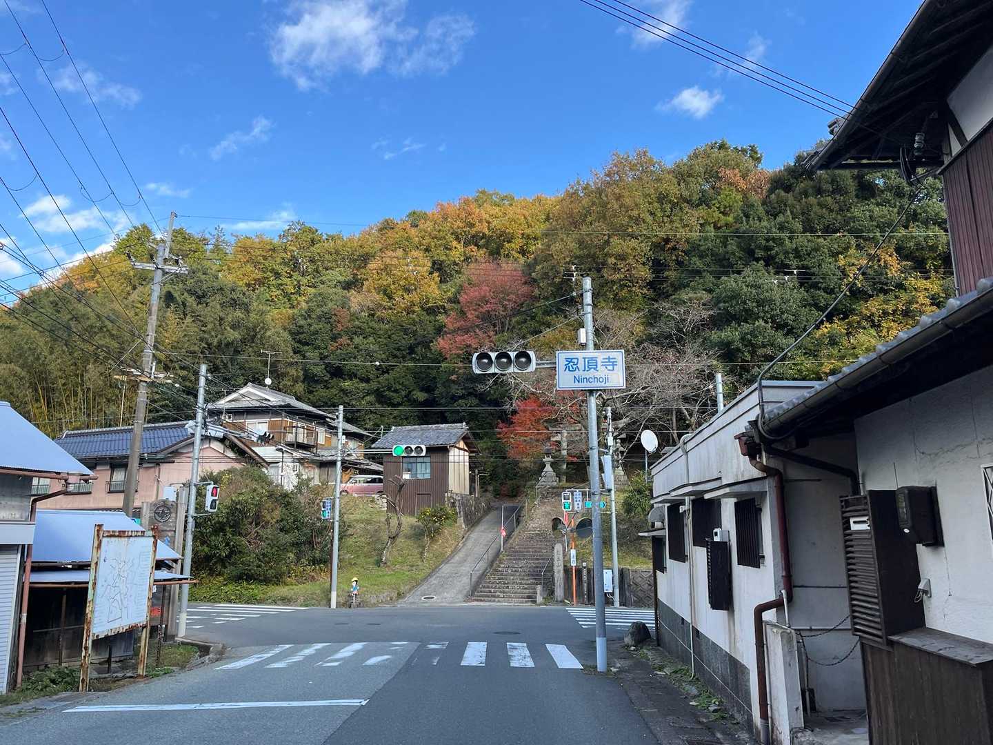 しばらくは車道歩き