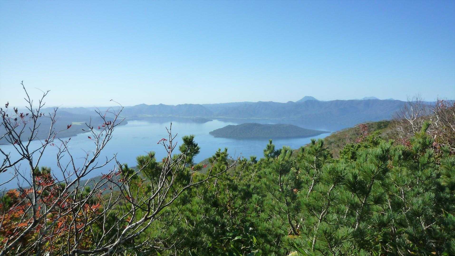 屈斜路湖と阿寒岳もバッチリ