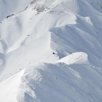 大障子避難小屋
