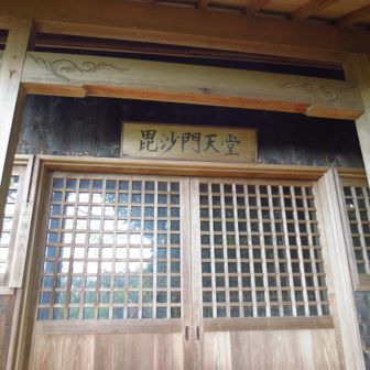 この前を通って