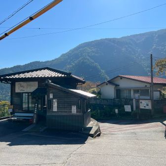 駐車場から少し下ったところに観光休憩所・トイレ🚻あり