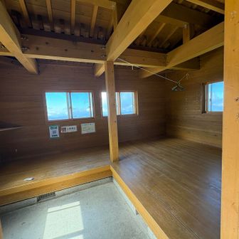 小屋の中はキレイです