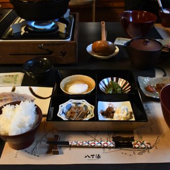 朝食🍚
夕食撮り忘れた😭
ジビエと自家菜園で採れた野菜の料理。
鹿肉のすき焼きがとっっても美味しかった！

ご飯もりもりなのは、母上からの餞別w