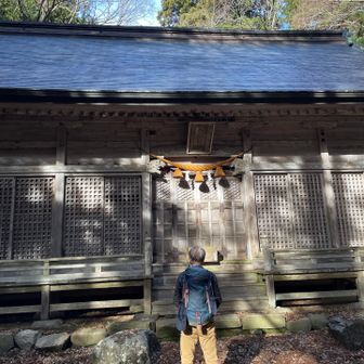 神社にお参りします