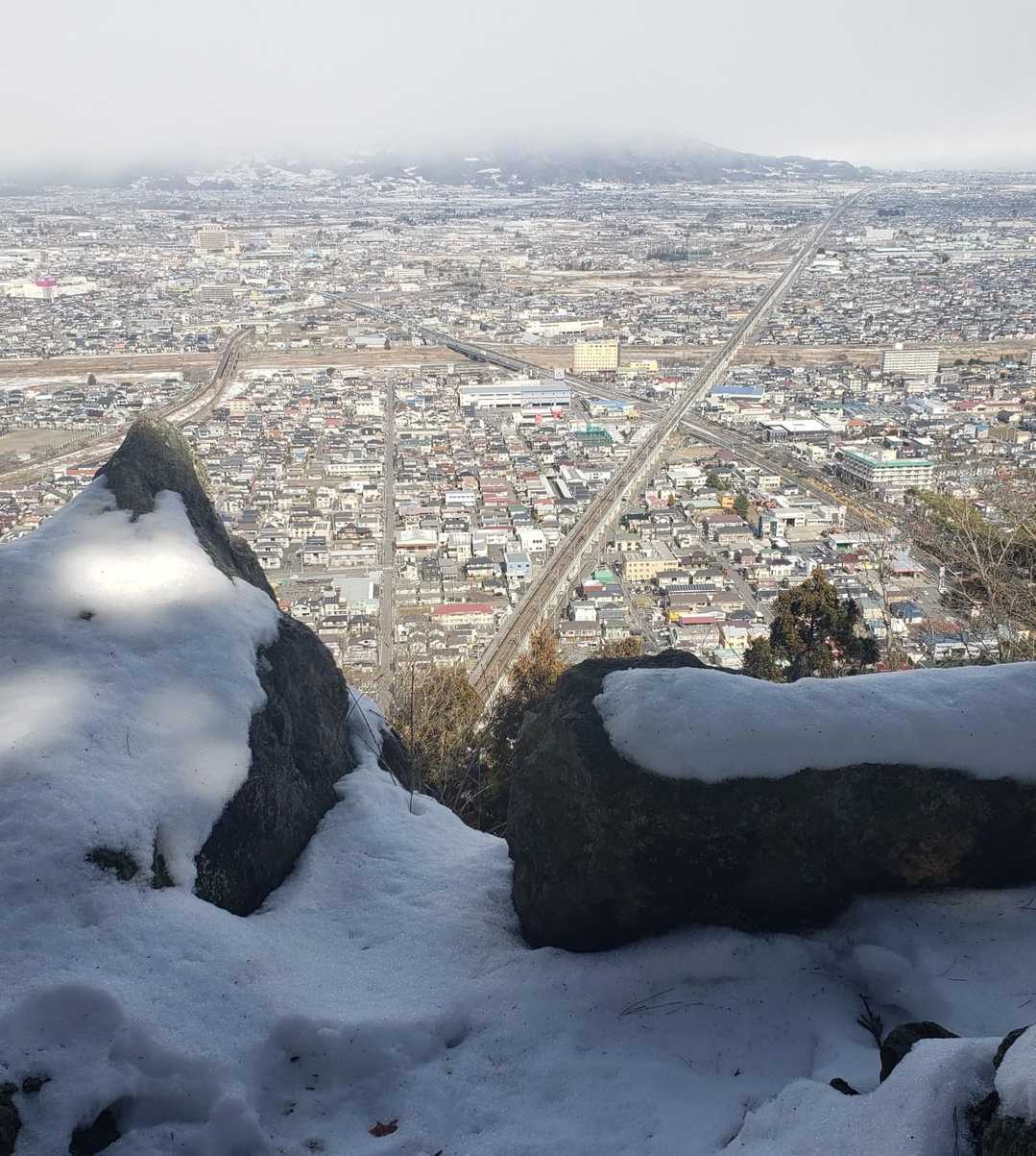 湯殿神社の裏あたりから北側の景色も見えました✨あらら🤪雪雲流れてきそう！