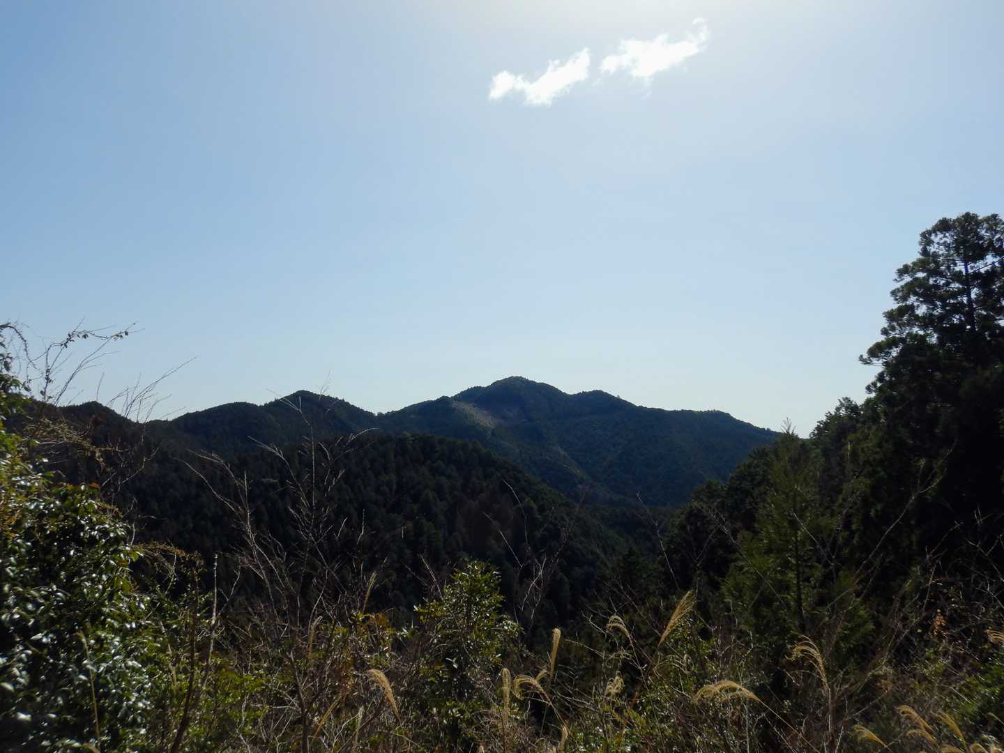 天日山676mが見えます。