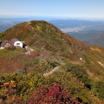 地蔵岳と不動岳に向かう途中からの薬師岳と千本檜小屋