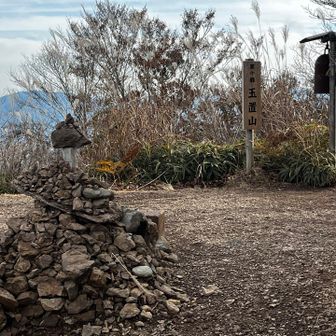 山頂〜‼️

地味な山頂(笑笑)
でも、頑張ったぞー