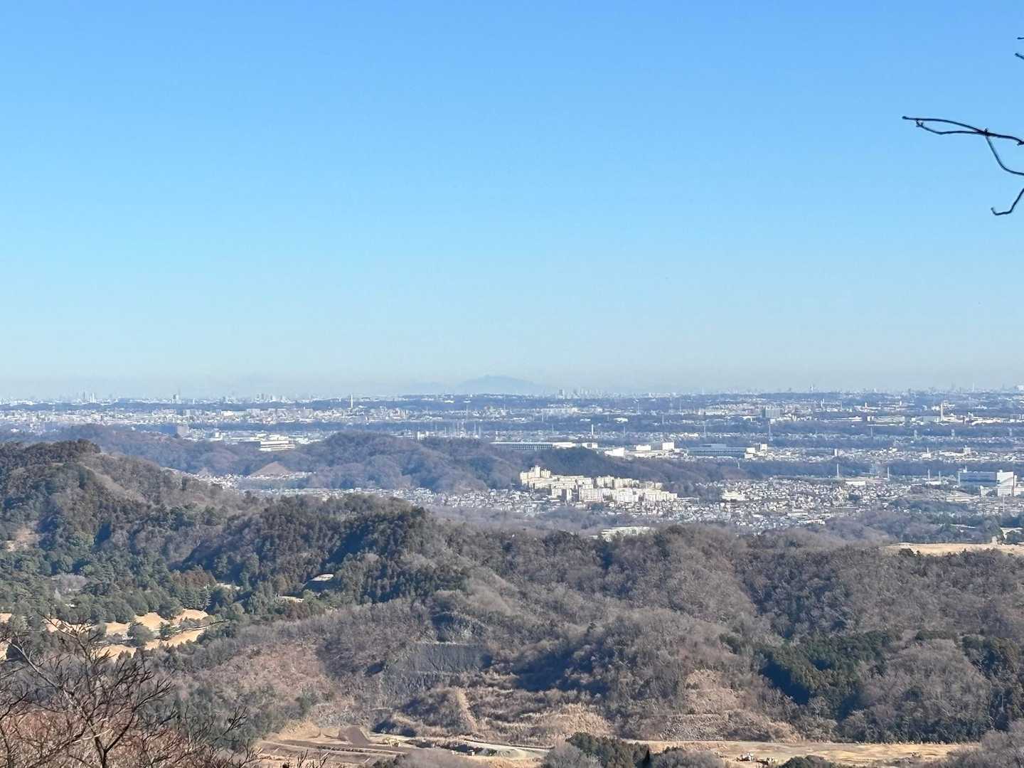 筑波山がうっすらと見えます