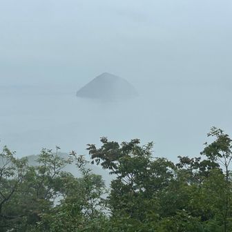 三角台、到着((´∀｀*))
幻のように浮く
津久見島