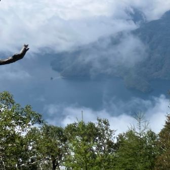 このところの大雨＆長雨で中禅寺湖の水位も結構回復したな
上野島もちゃんと島になりましたね