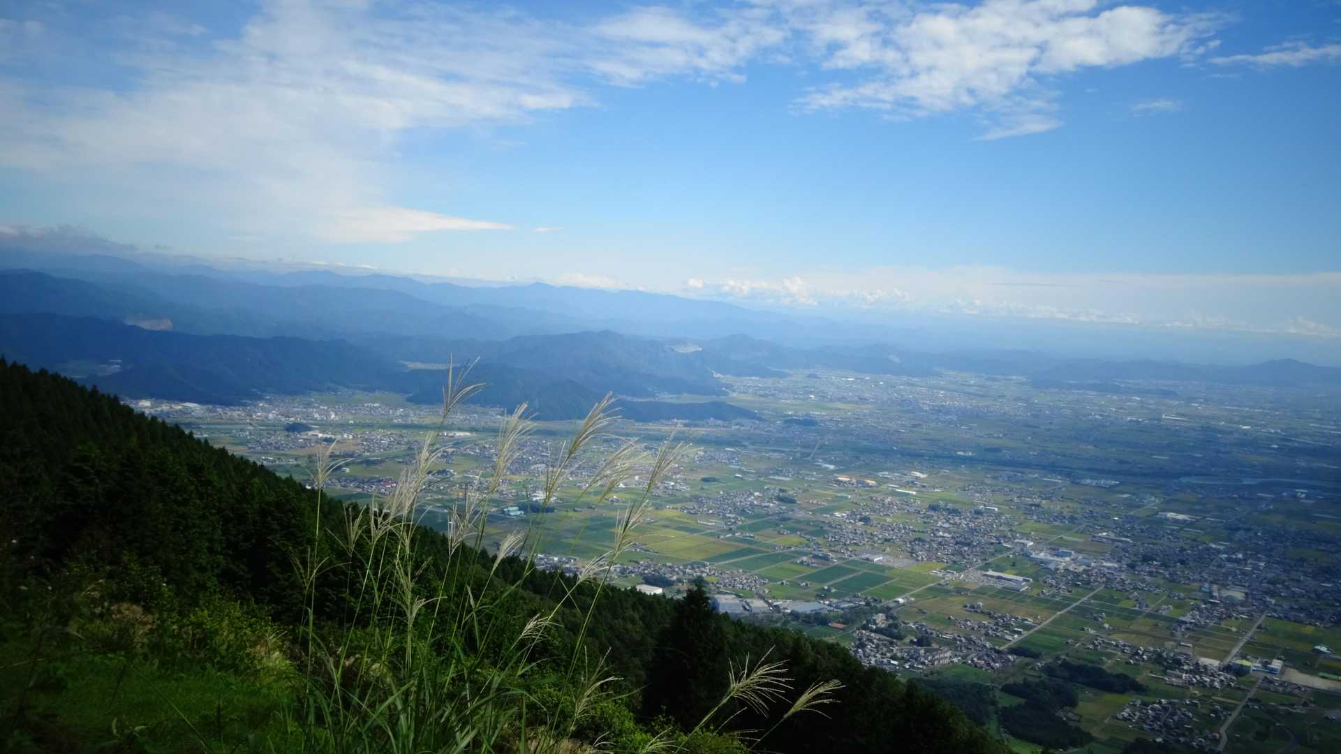 ✨ パラグライダーの離陸所からの眺望を📸パチリ⚡

秋の訪れですね...🎶