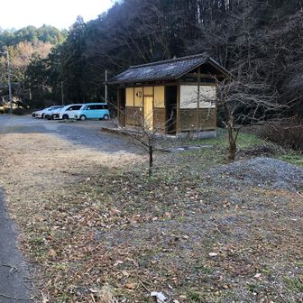 下山しました。ここにも綺麗なトイレ🚽あり。駐車場🅿️は7〜8台は止めらそう