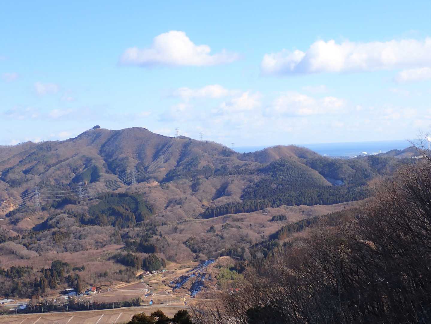 鹿狼山の向こうは海