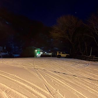 見ノ越駐車場、-4℃
まさかのボッチ！誰もいねー！💦
心細かったが山頂モルゲンを狙って登山開始

ジムニーはスタッドレス、二駆で登ってこれた