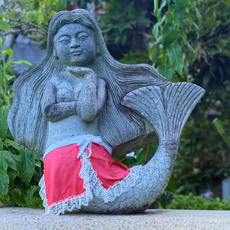 
　　　　　　　　　　西光寺

　　　人魚のミイラが安置されているそうです
