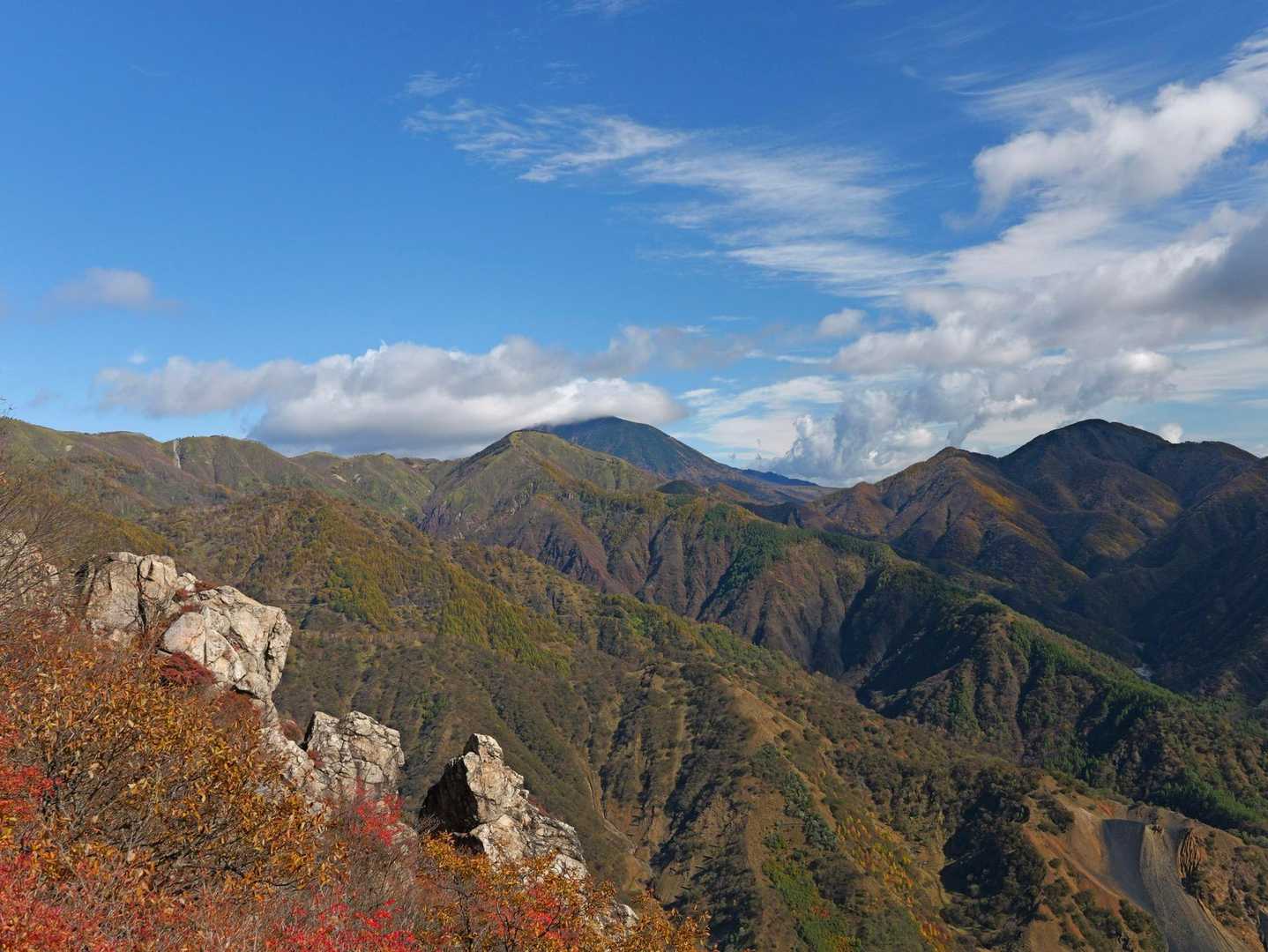 見晴らし抜群の🪨から見る男体山