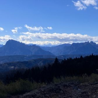 妙義山の後ろに荒船山