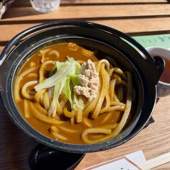 うっ❗️ど〜ん‼️
と、ニノ池ヒュッテ新名物
カレーうどん❗️炸裂‼️

我々で10食目だったとの事。
いったたきま〜す🥢