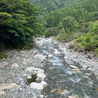 ユーシンロッジに向かう橋から