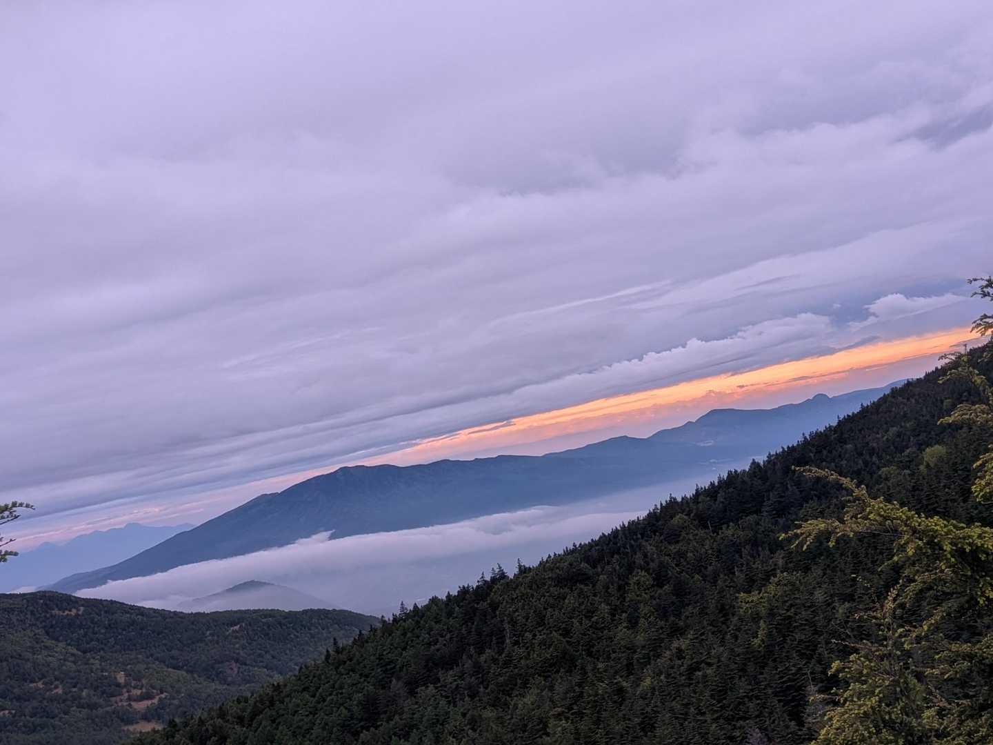 四阿山⤴  あっちの方が天気良さそう🤔