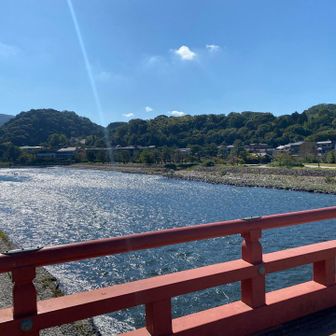 宇治川を渡ります