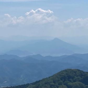 日野山薄っすらと