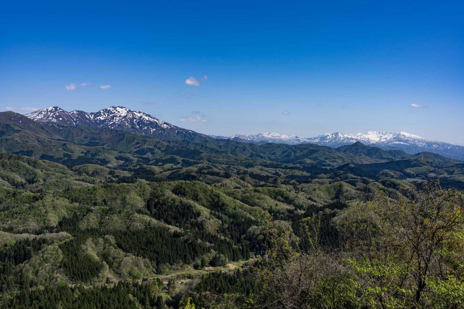 粟ヶ岳～守門岳の眺望が良い