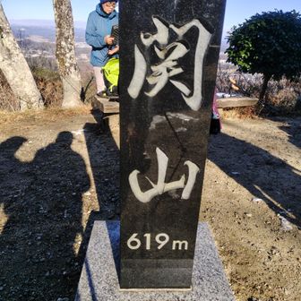 どうしてこの角度の向こう側に陣取るんだろ？　絶対この角度から撮るよな