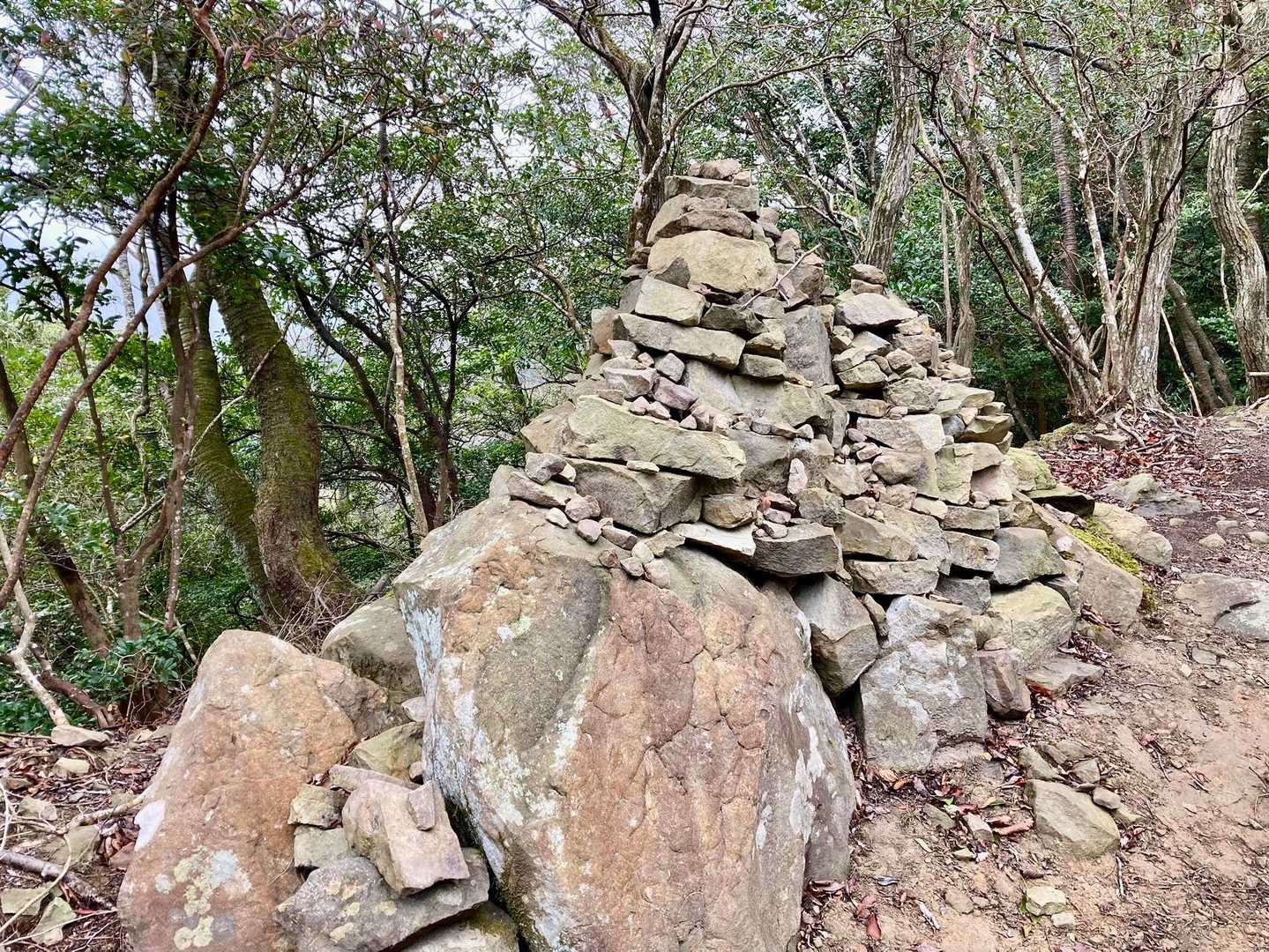 登りにはあちこちにケルンが⛰️