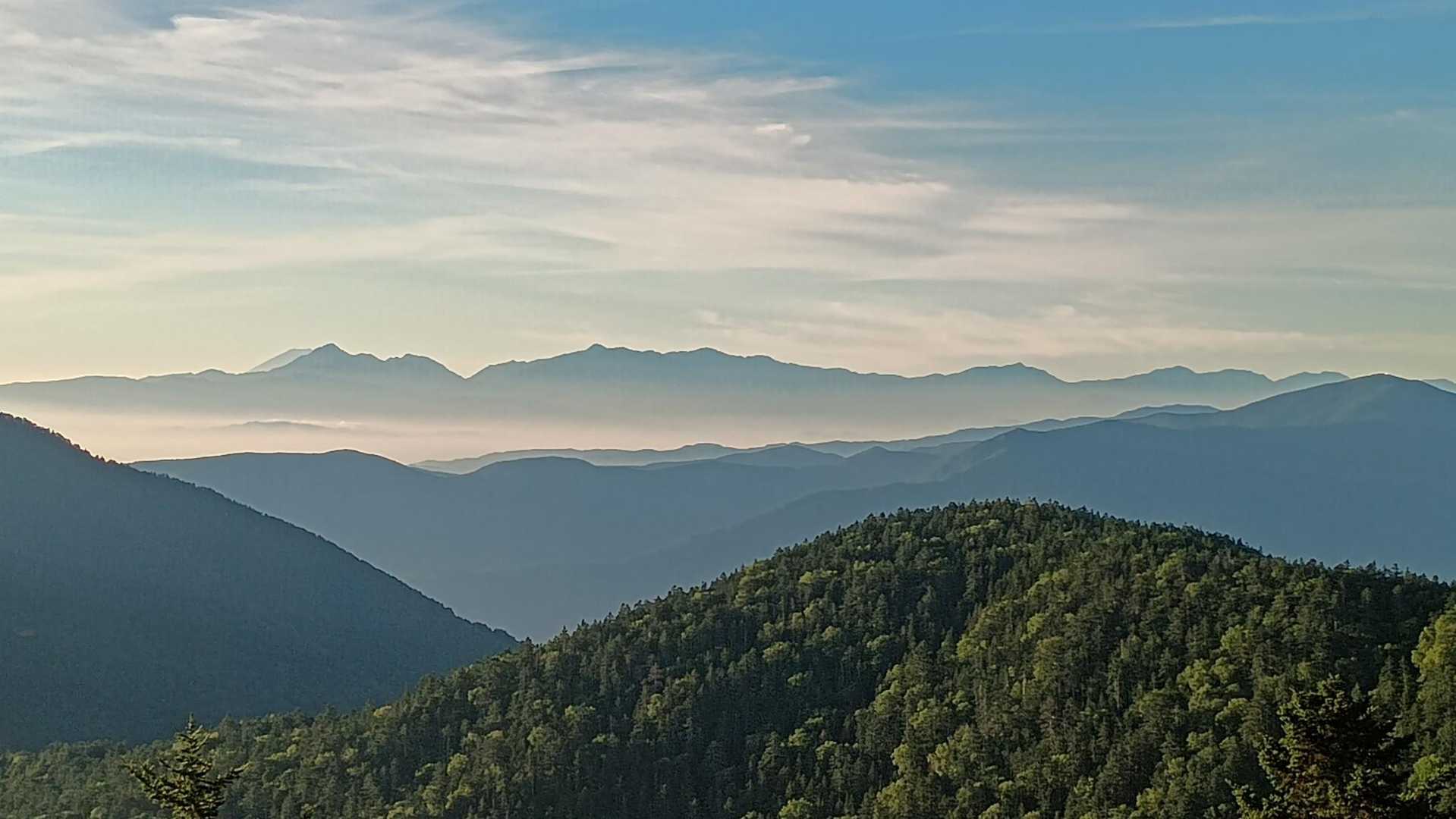 イケメン甲斐駒くんの後ろにはひょっこり富士山😊