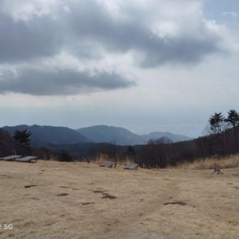 富士も南アも見えない