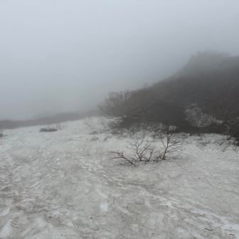 ここはまだアイゼンなしで。