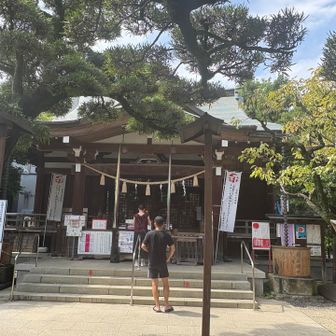 登頂前に参拝。