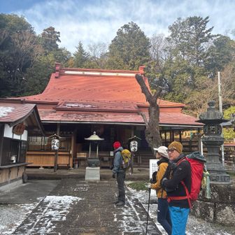 雪が残った高勝寺