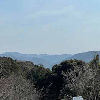 金山、雨生山、宇利峠、遠く慰ヶ峰。
