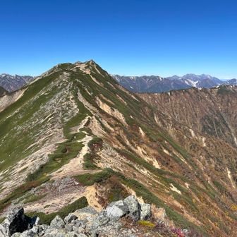 東天井岳から見る大天井岳。