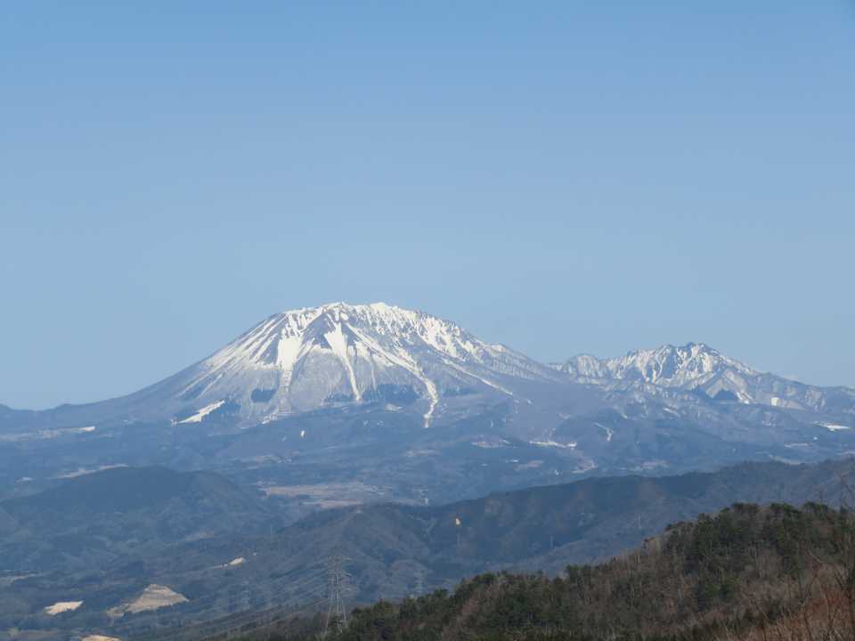 山頂より、大山と烏ヶ山がきれいに見えました。