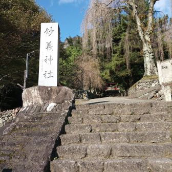 妙義山市営登山者駐車場よりスタート。妙義神社を登り、妙義山登山道入口からまずは大の字を目指します。
