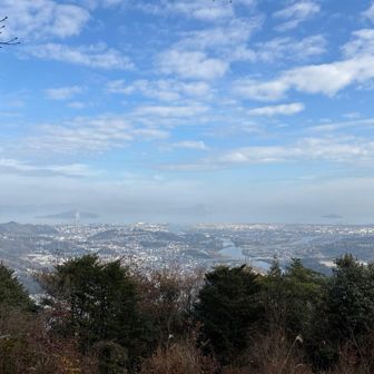 城山(姉ヶ山)へ向かいます

途中の展望台からの景色