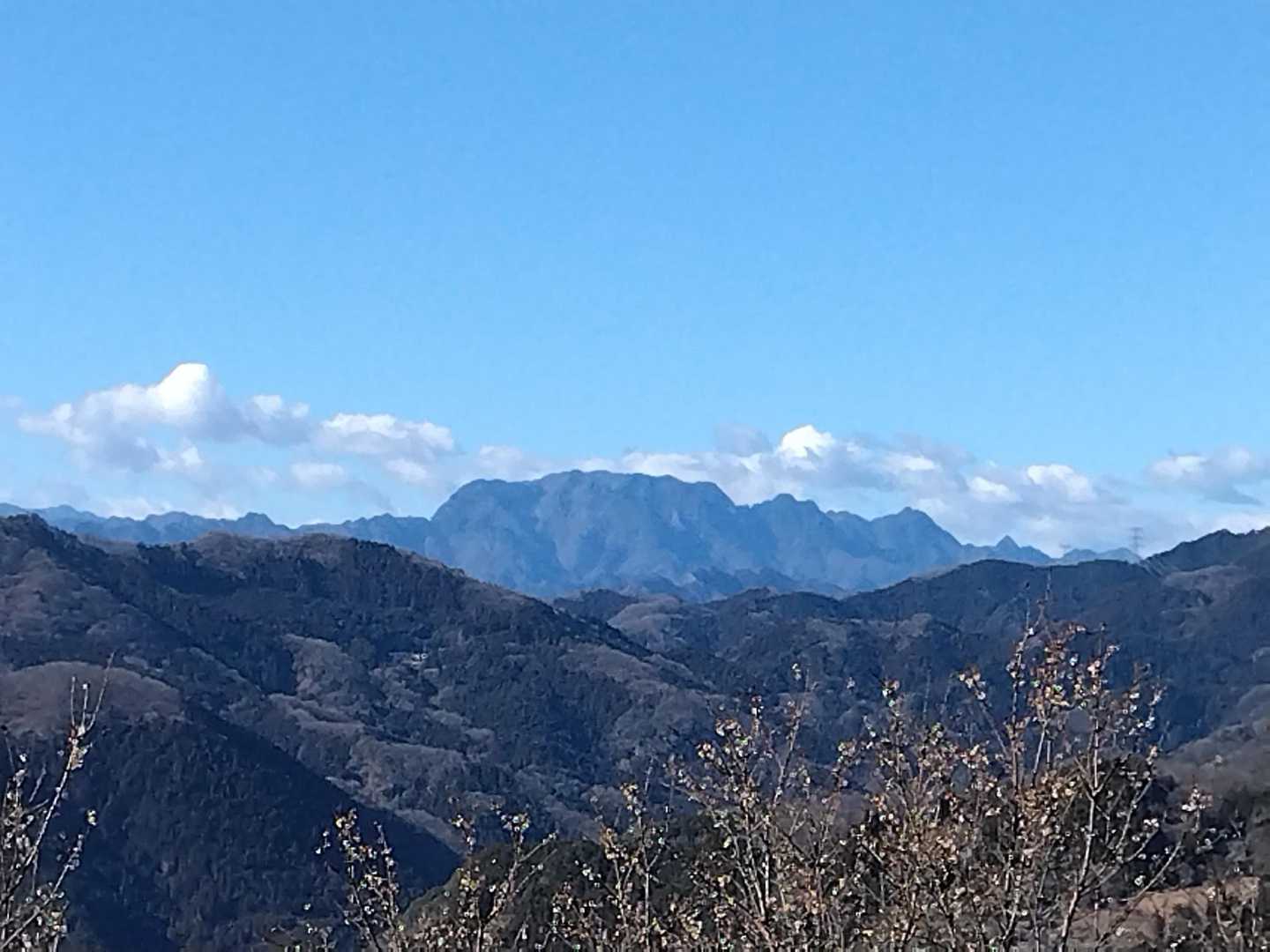 今日は両神山がくっきり見えた。両神の雪はもう溶けたのだろうか。