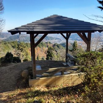 少しくだると東屋があります。この東屋が最も視界が開けます。