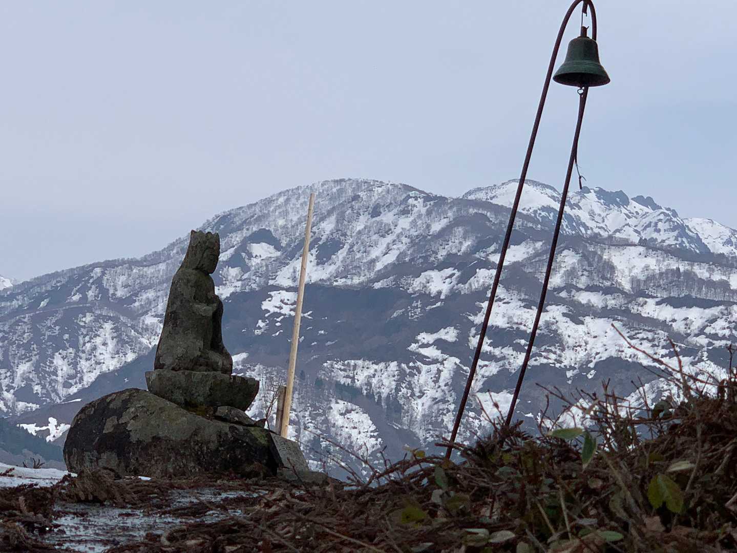 大日様の広場もだいぶ雪が無くなったね。