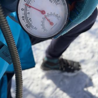 うーん、ここで6℃ということは、2℃ですかね🌡️
チェーンスパイクを装着⛓️