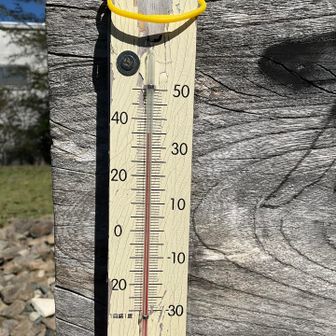 寒暖計は直射なので高めです🌡️