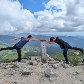 以東岳山頂。
スタートから7時間半で遠かったです