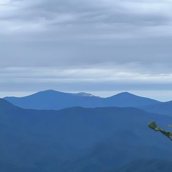 真ん中の奥に見えるが安達太良山🏔