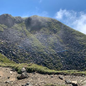 山腹には岩がゴロゴロ
